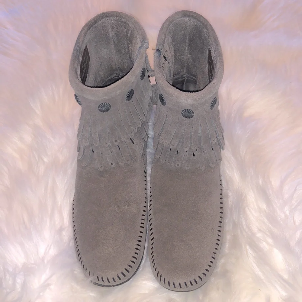MINNETONKA ~ DOUBLE FRINGE SIDE ZIP MOCCASINS - Picture 2 of 9